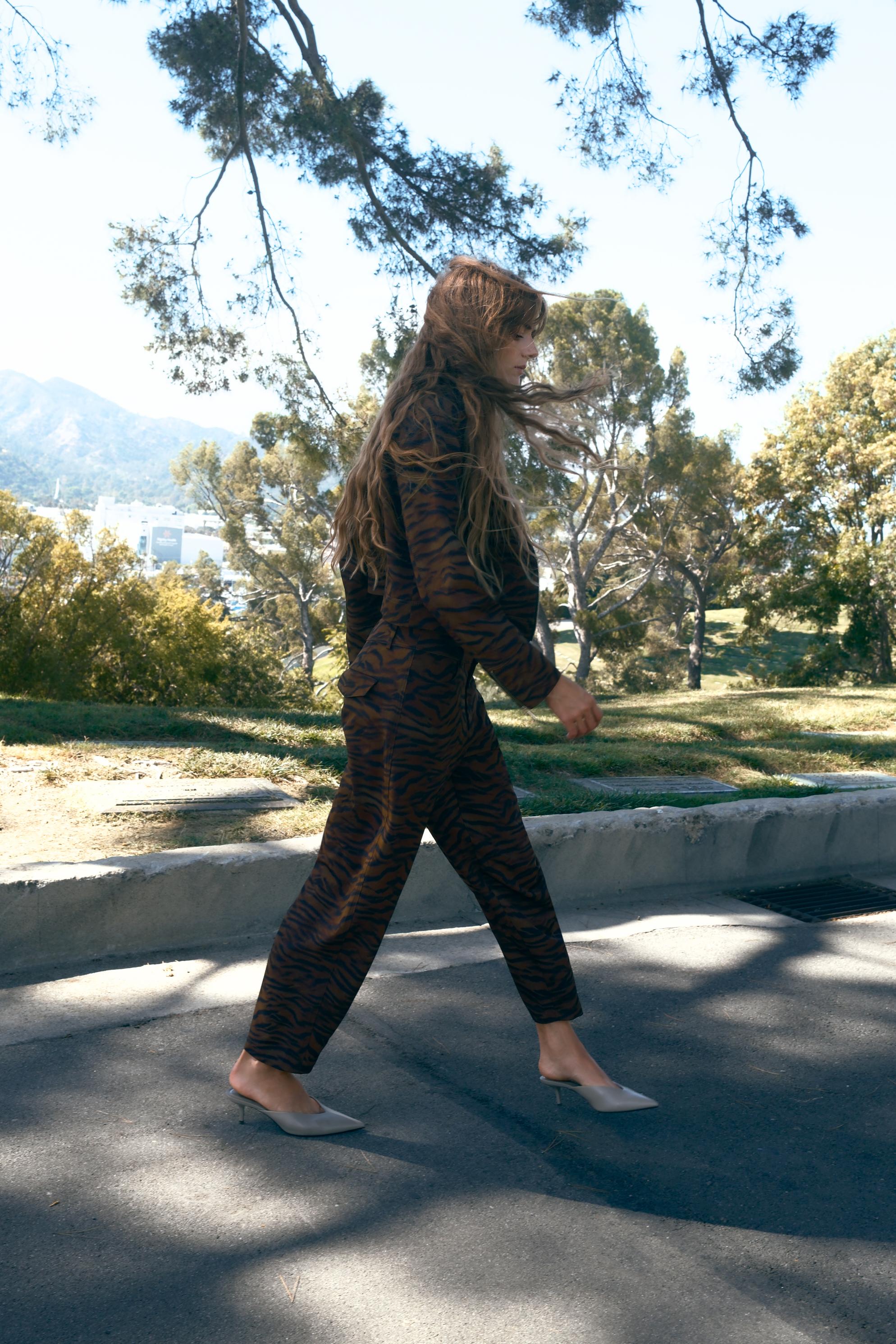 ANIMAL PRINT BARREL PANTS